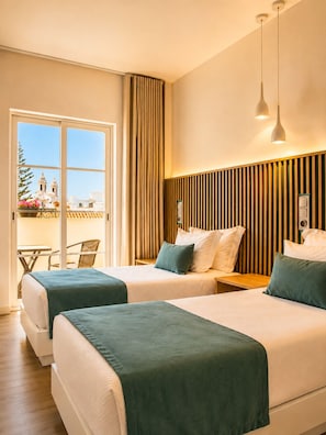 Standard Twin Room, 2 Twin Beds | Desk, blackout drapes, free WiFi, bed sheets - Hotel Sol Algarve by Kavia (Faro)