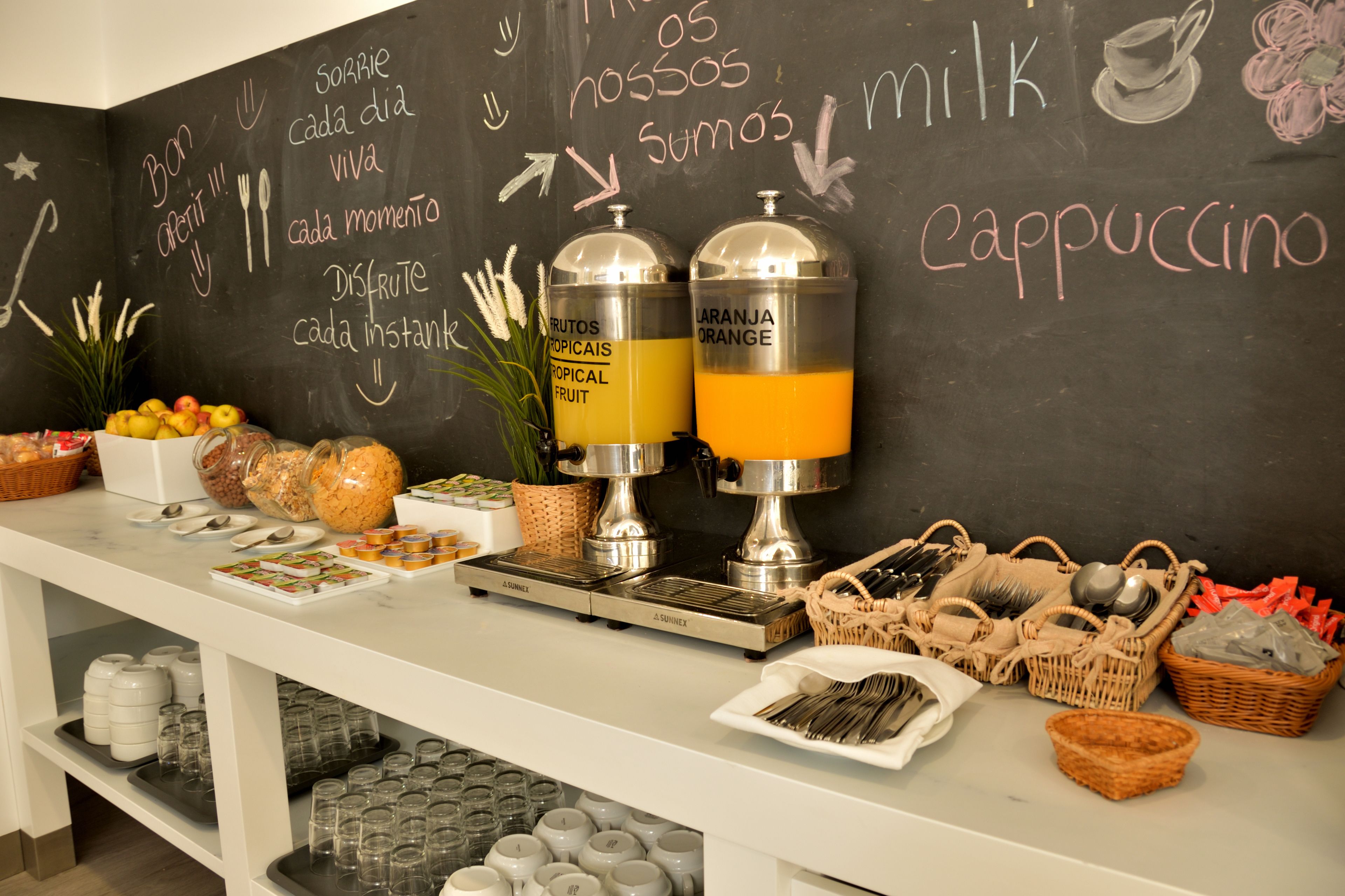 daily continental breakfast (eur 9 per person)