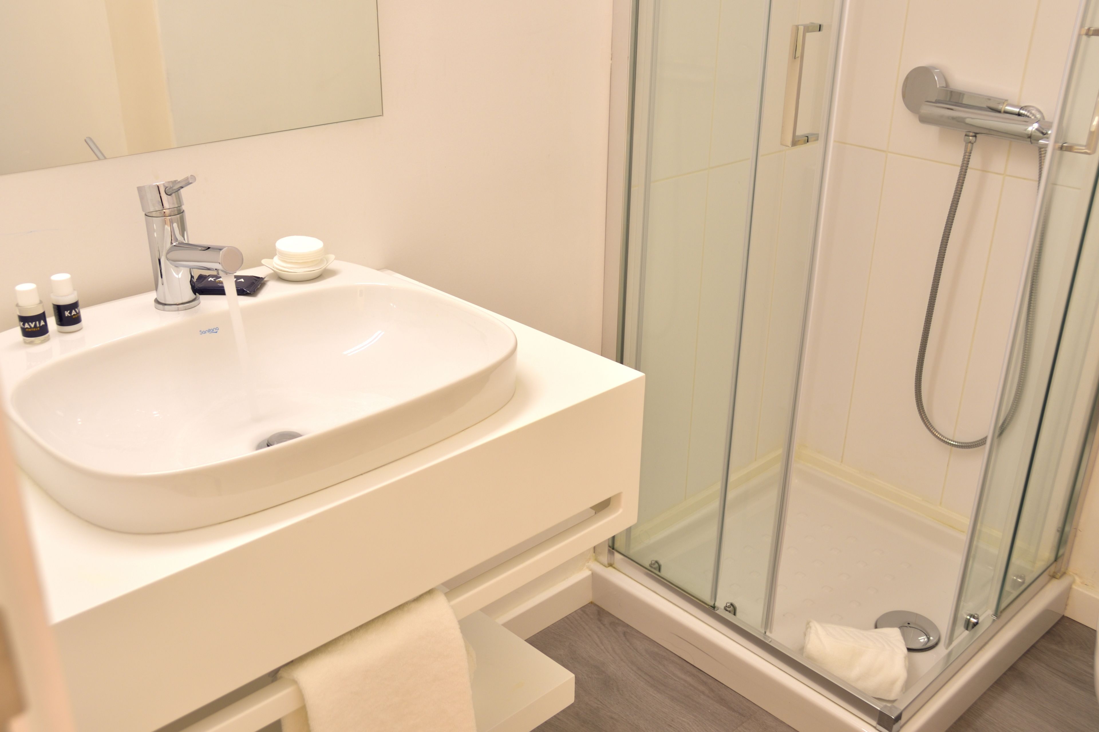 quadruple room | bathroom sink