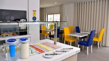 Colazione continentale, servita tutte le mattine (9 EUR a persona)