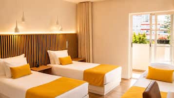 Quarto triplo | Escrivaninha, cortinas blackout, Wi-Fi de cortesia, roupa de cama