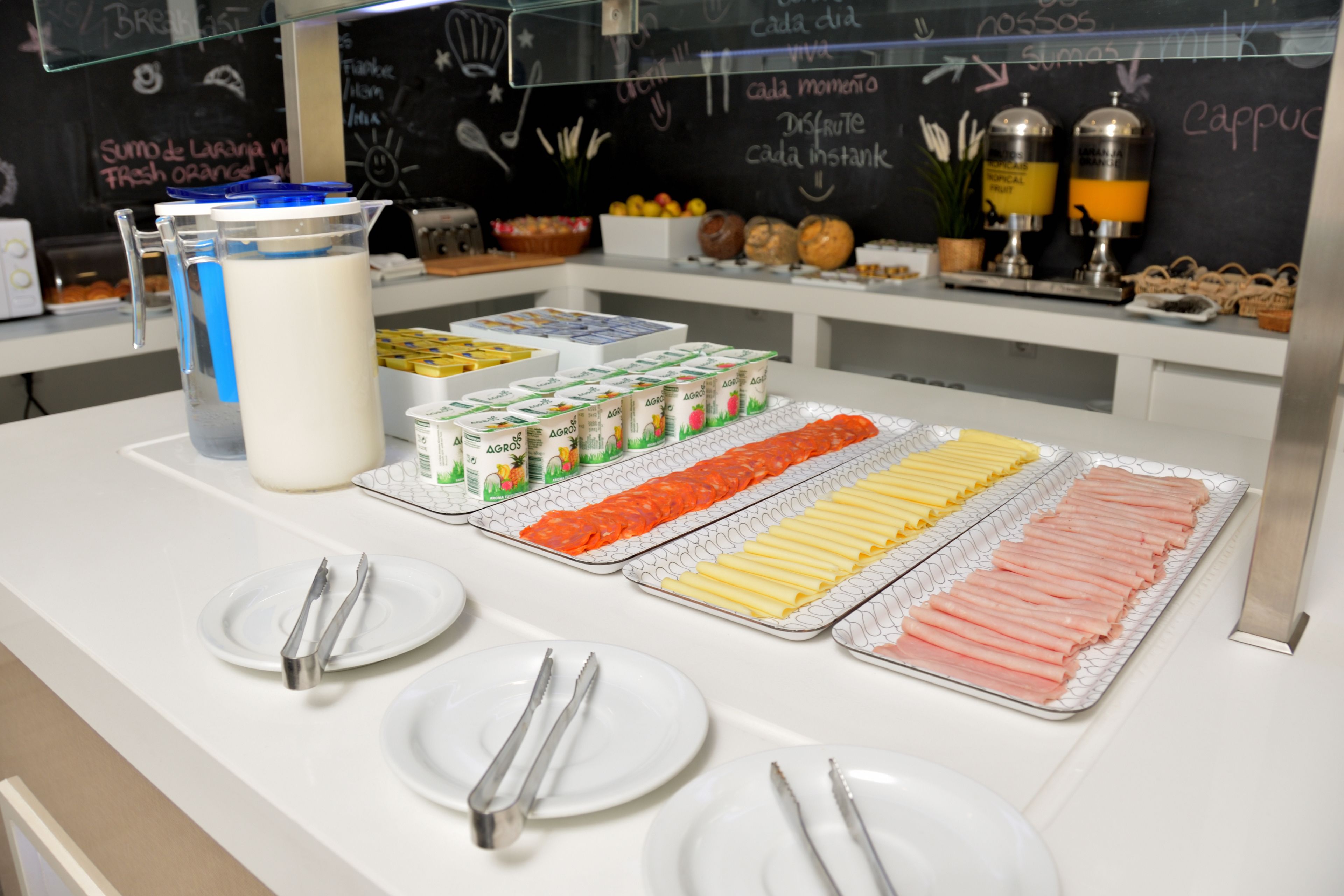 daily continental breakfast (eur 9 per person)