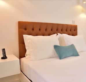 Desk, blackout curtains, free WiFi, bed sheets - Hotel Sol Algarve by Kavia (Faro)