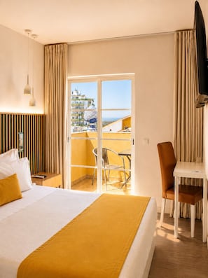 Standard Double Room | Desk, blackout curtains, free WiFi, bed sheets - Hotel Sol Algarve by Kavia (Faro)