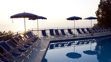 Piscine extérieure (ouverte en saison)