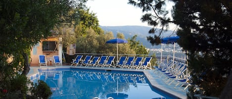 Alberca al aire libre por temporada