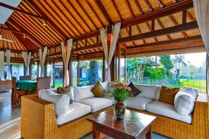 Villa, 2 chambres, piscine privée | Coin séjour