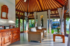 Villa, 5 chambres, piscine privée | Coin séjour