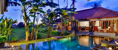 Outdoor pool, free cabanas, pool umbrellas
