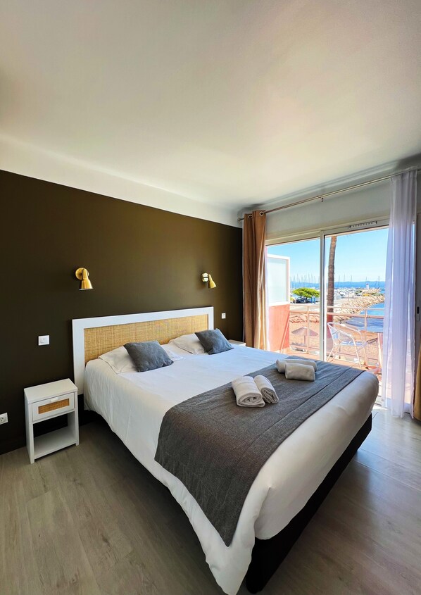 Safe på rommet, individuelt dekorert, blendingsgardiner og lydisolert