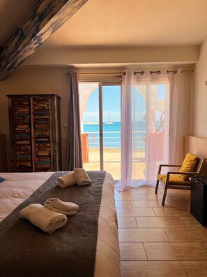 Safe på rommet, individuelt dekorert, blendingsgardiner og lydisolert