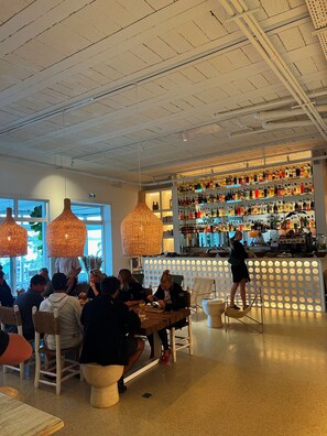 Télévision à écran plat