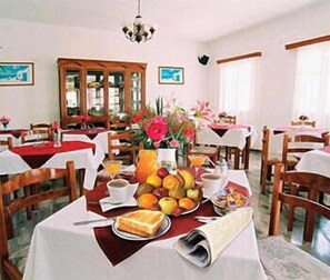Continental breakfast for a fee - Galaxy Pension (Amorgos)