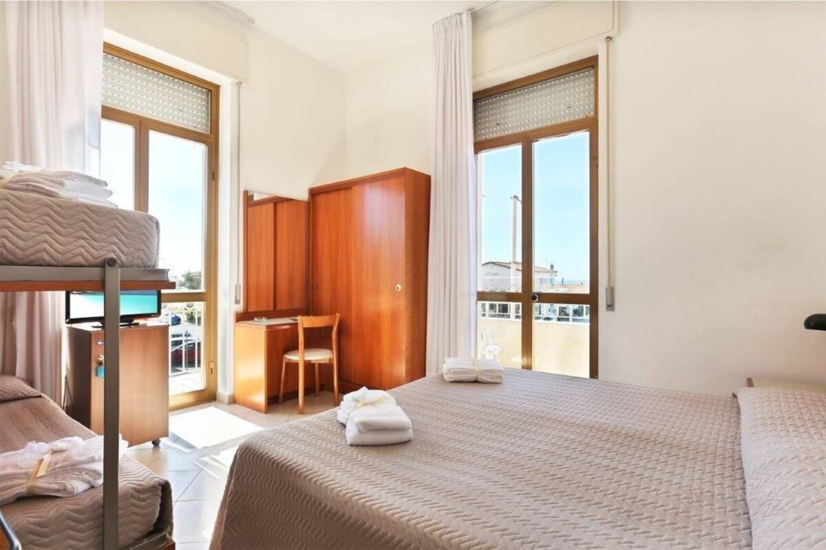 minibar, in-room safe, free wifi
