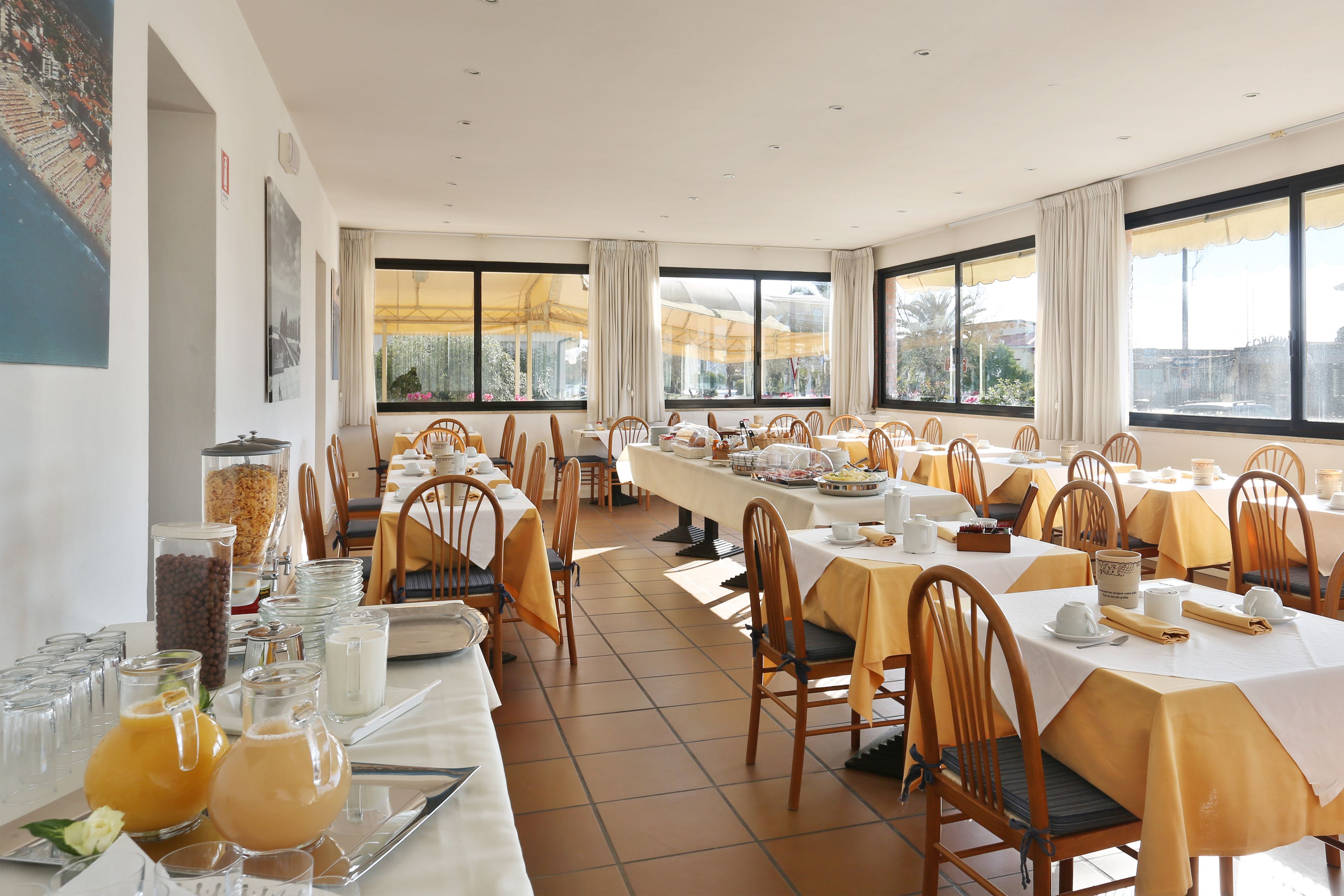 breakfast, lunch, dinner served; regional cuisine, sea views