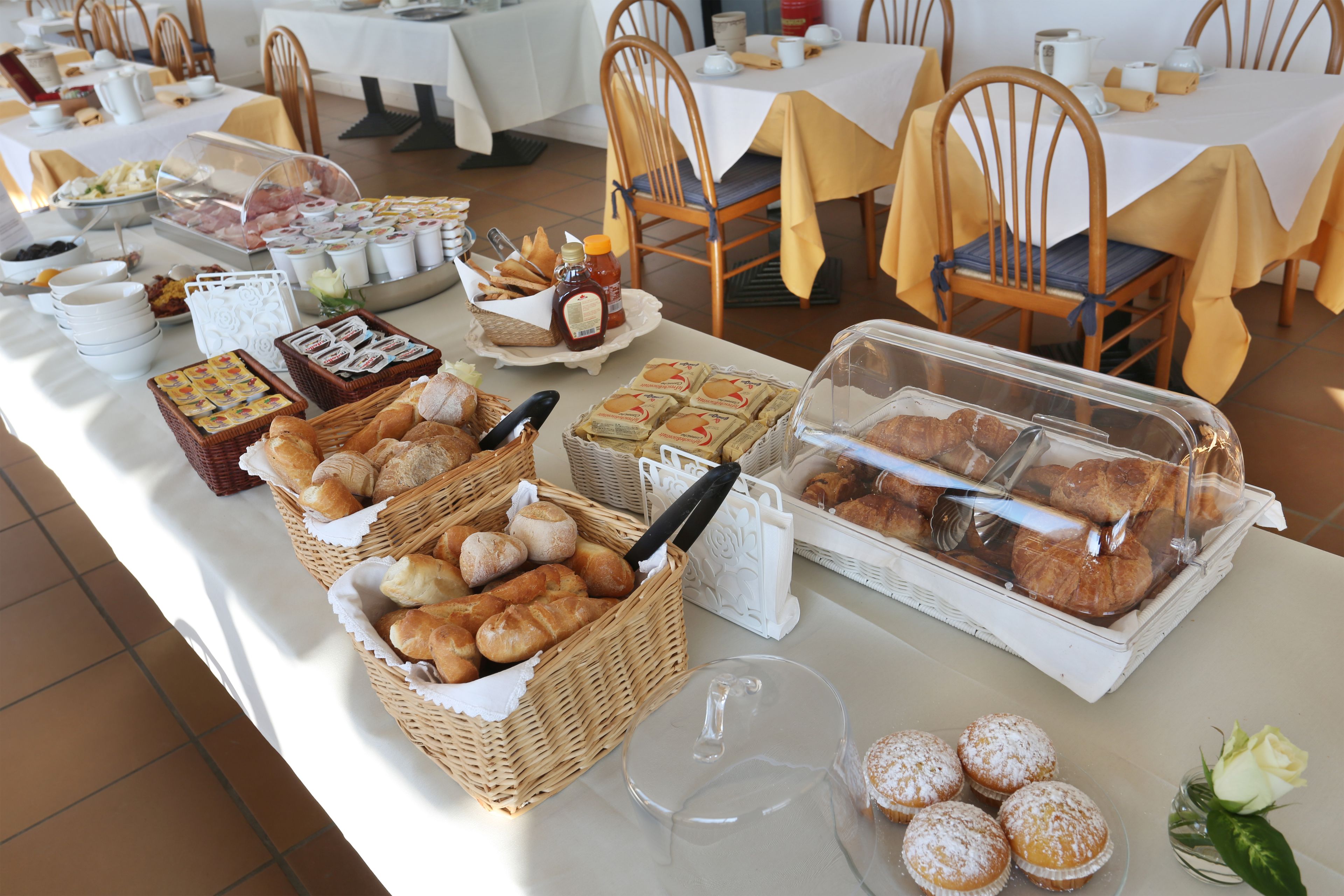 daily continental breakfast (eur 8 per person)