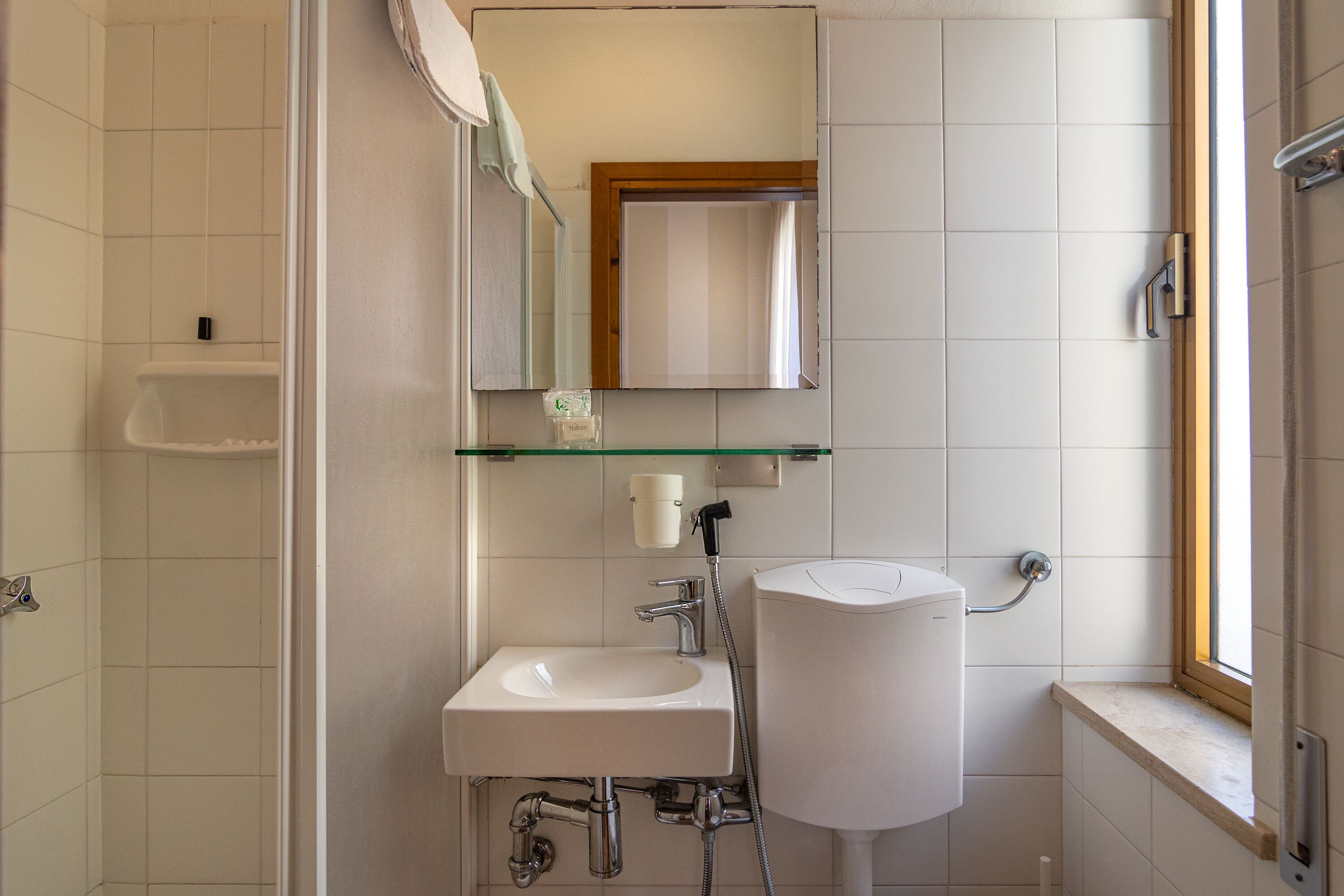 superior double room, balcony, sea view | bathroom | shower