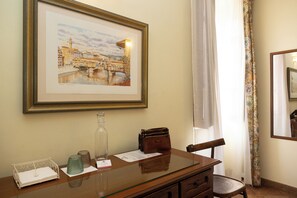 Superior Apartment | Individually decorated, individually furnished, desk, free WiFi - B&B La Dimora (Sulmona)