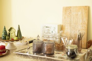 Daily cooked-to-order breakfast (EUR 8 per person)