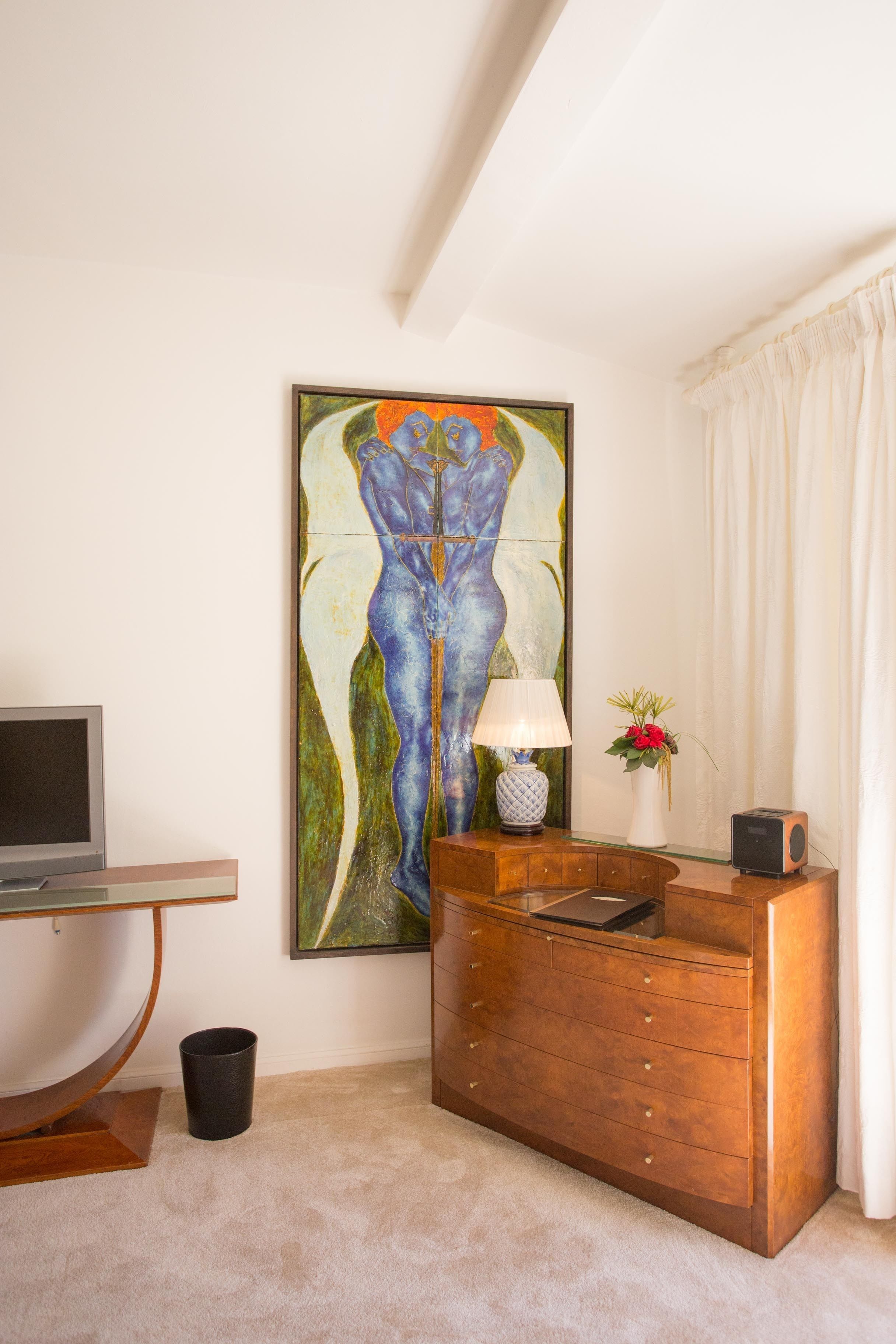 junior suite | 1 bedroom, select comfort beds, minibar, in-room safe