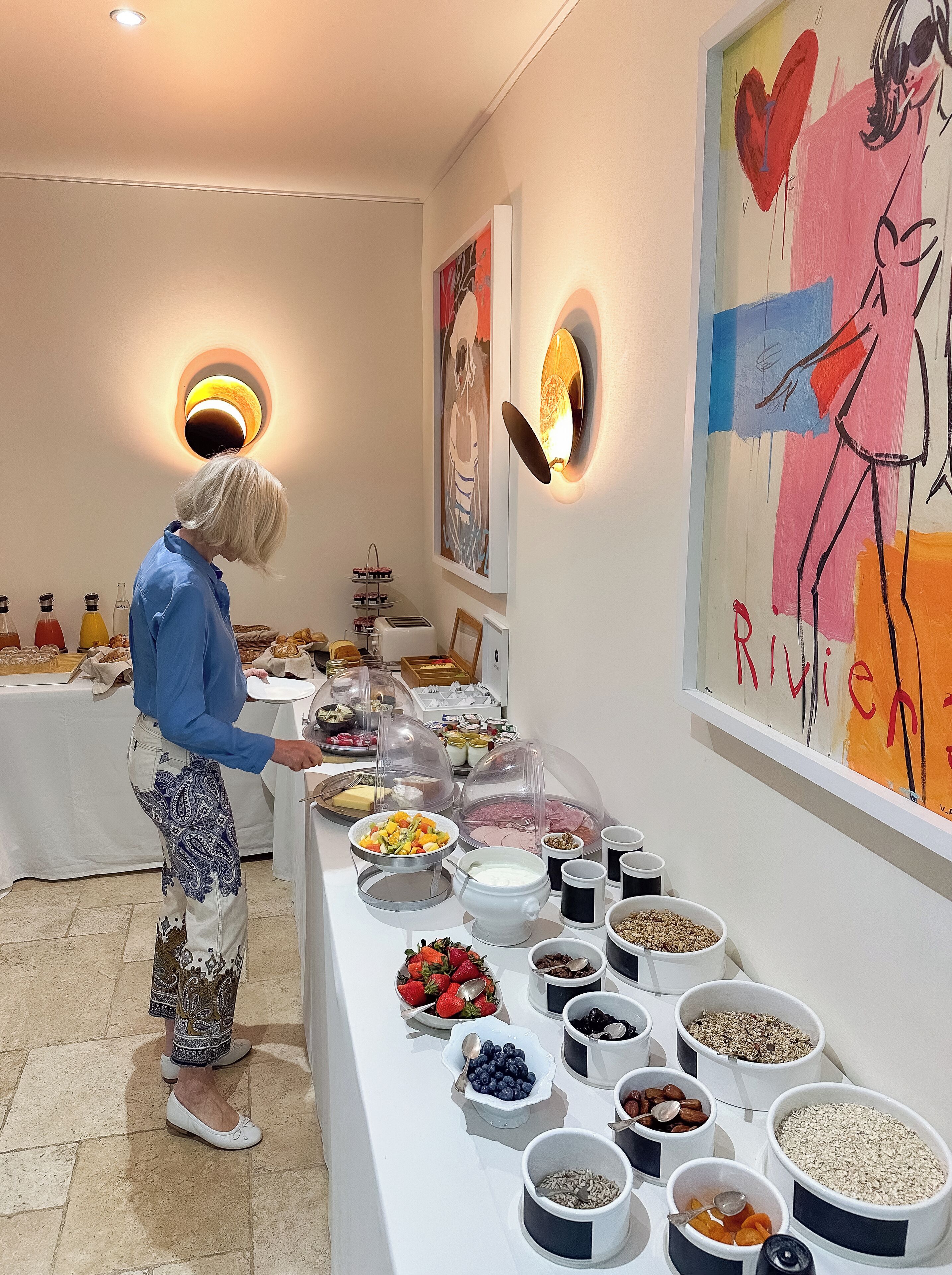 breakfast and lunch served, pool views