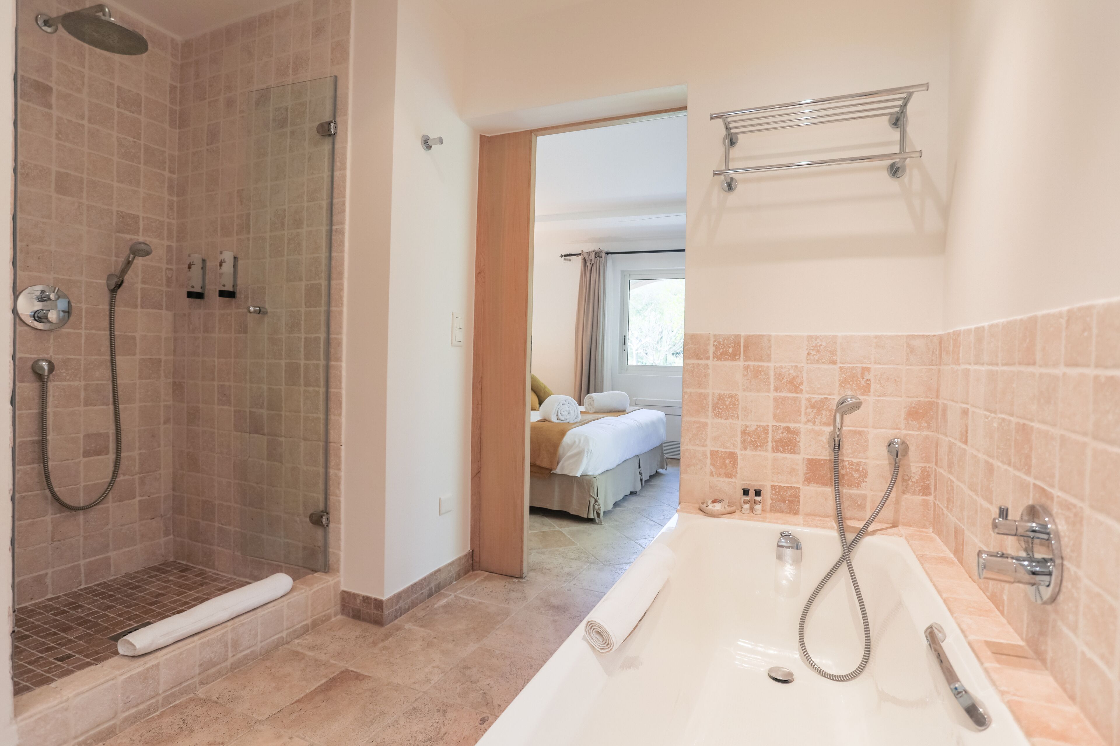 comfort double room | bathroom | free toiletries, hair dryer, bathrobes, slippers