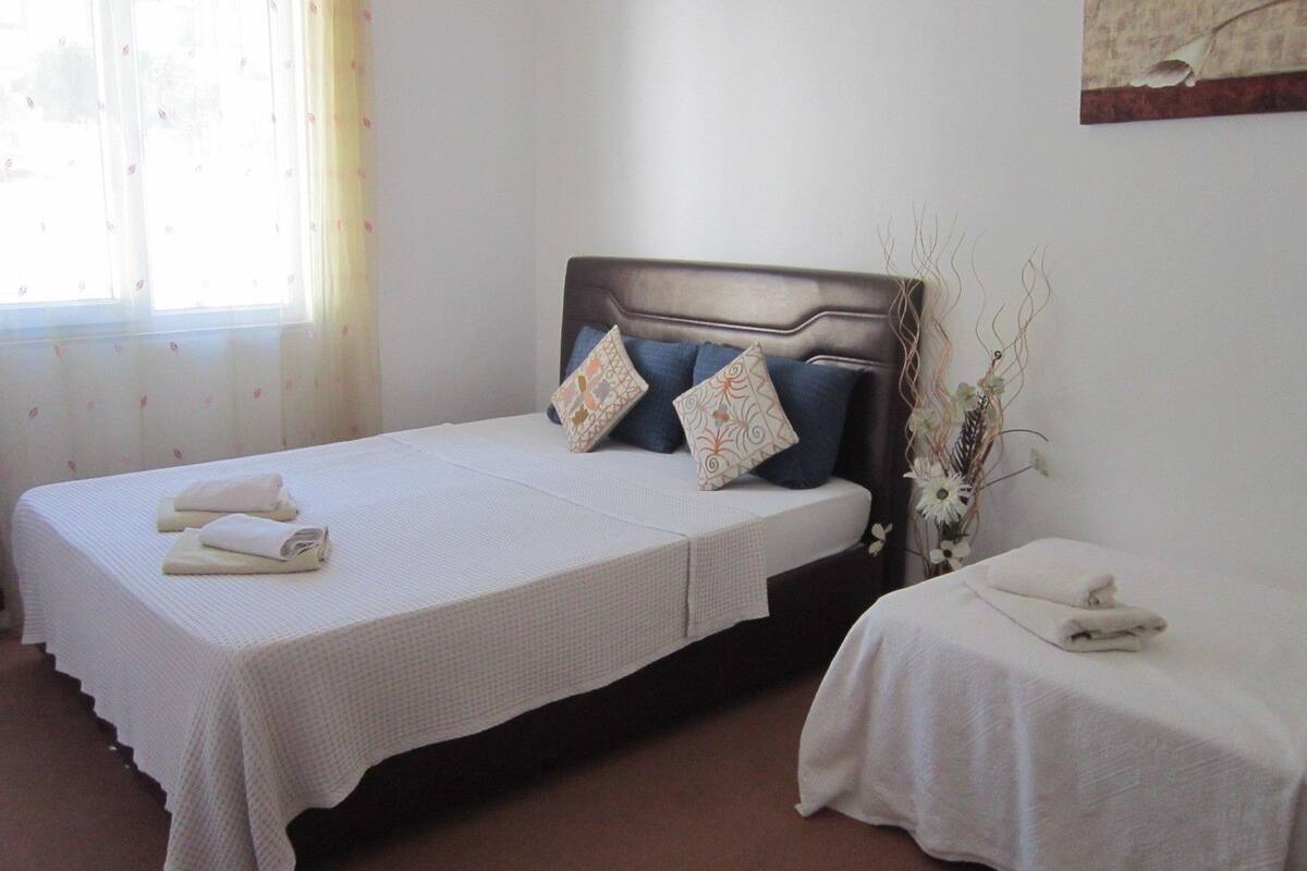 Chambre Triple | Coffres-forts dans les chambres, Wi-Fi gratuit
