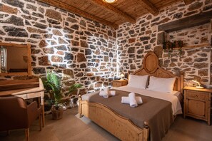 Soundproofing, iron/ironing board, cots/infant beds, Internet - Balsamico Traditional Suites (Hersonissos)