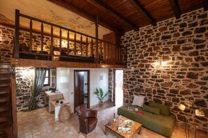 LCD TV - Balsamico Traditional Suites (Hersonissos)