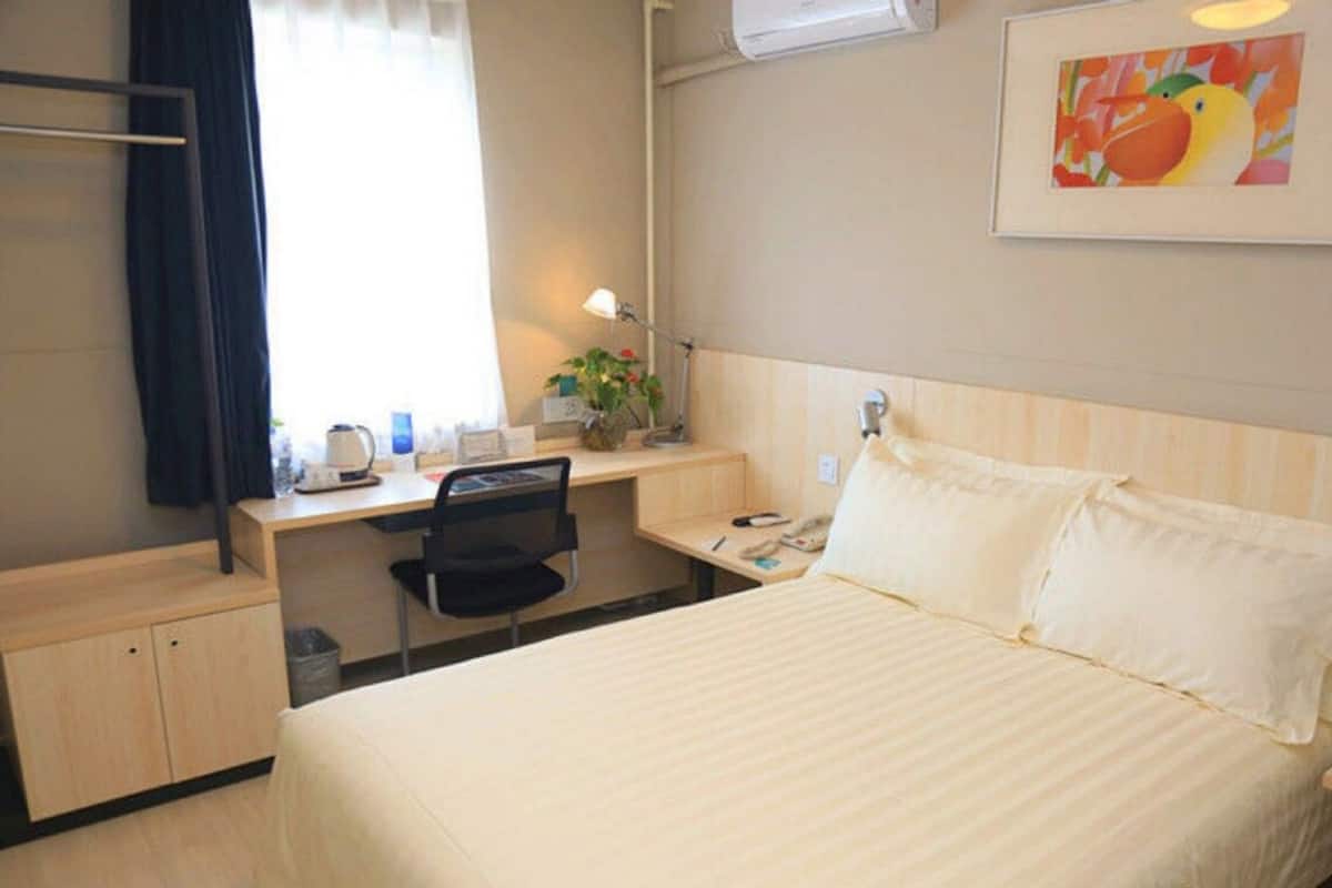 Business Room C (Mainland Chinese Citizen Only) | In-room safe, desk, blackout drapes, iron/ironing board