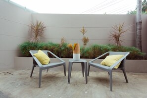 One Bedroom Garden Apartment - type B | Vistas al jardín