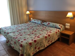 1 bedroom, desk, laptop workspace, blackout drapes - Hotel Puerto Mar (Peniscola)