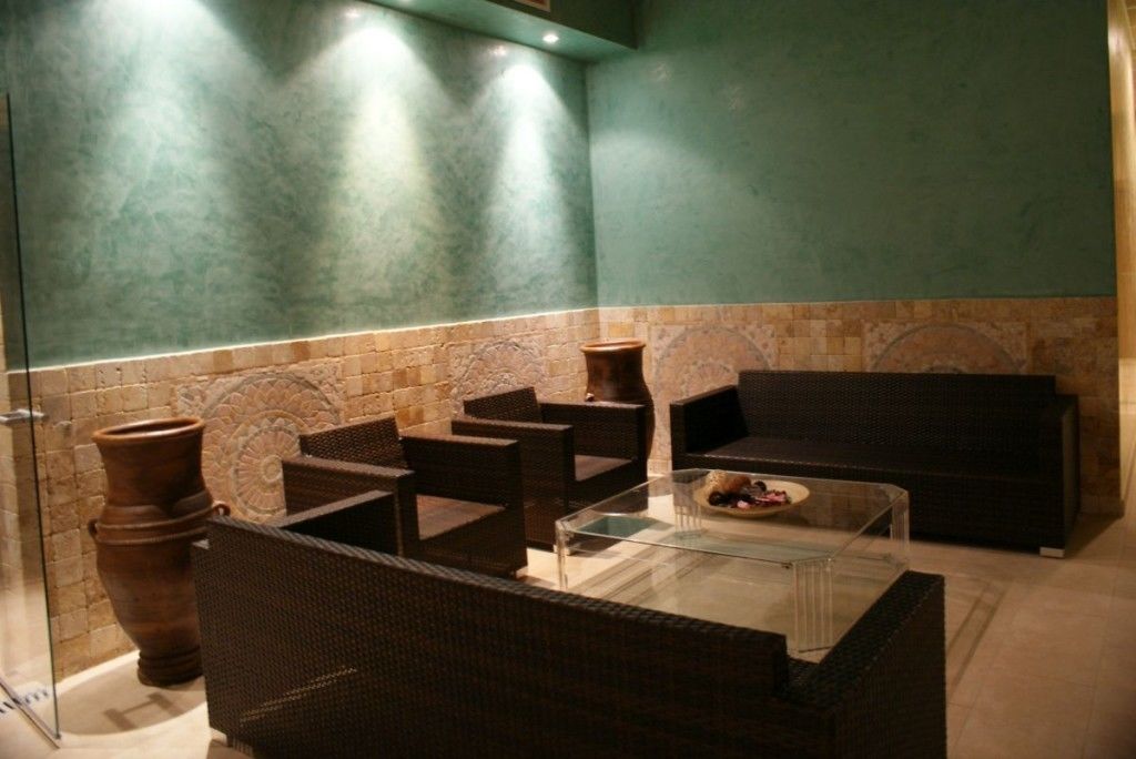 sauna, steam room, deep-tissue massages, swedish massages