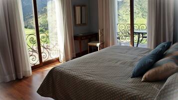 Chambre Double, balcon | Coffres-forts dans les chambres, décoration personnalisée