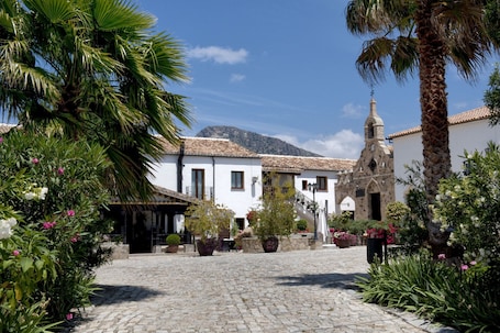 Exterior. Hotel Cortijo Salinas