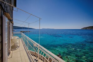 Balcony - Mira Sea Front Guesthouse (Komiza)