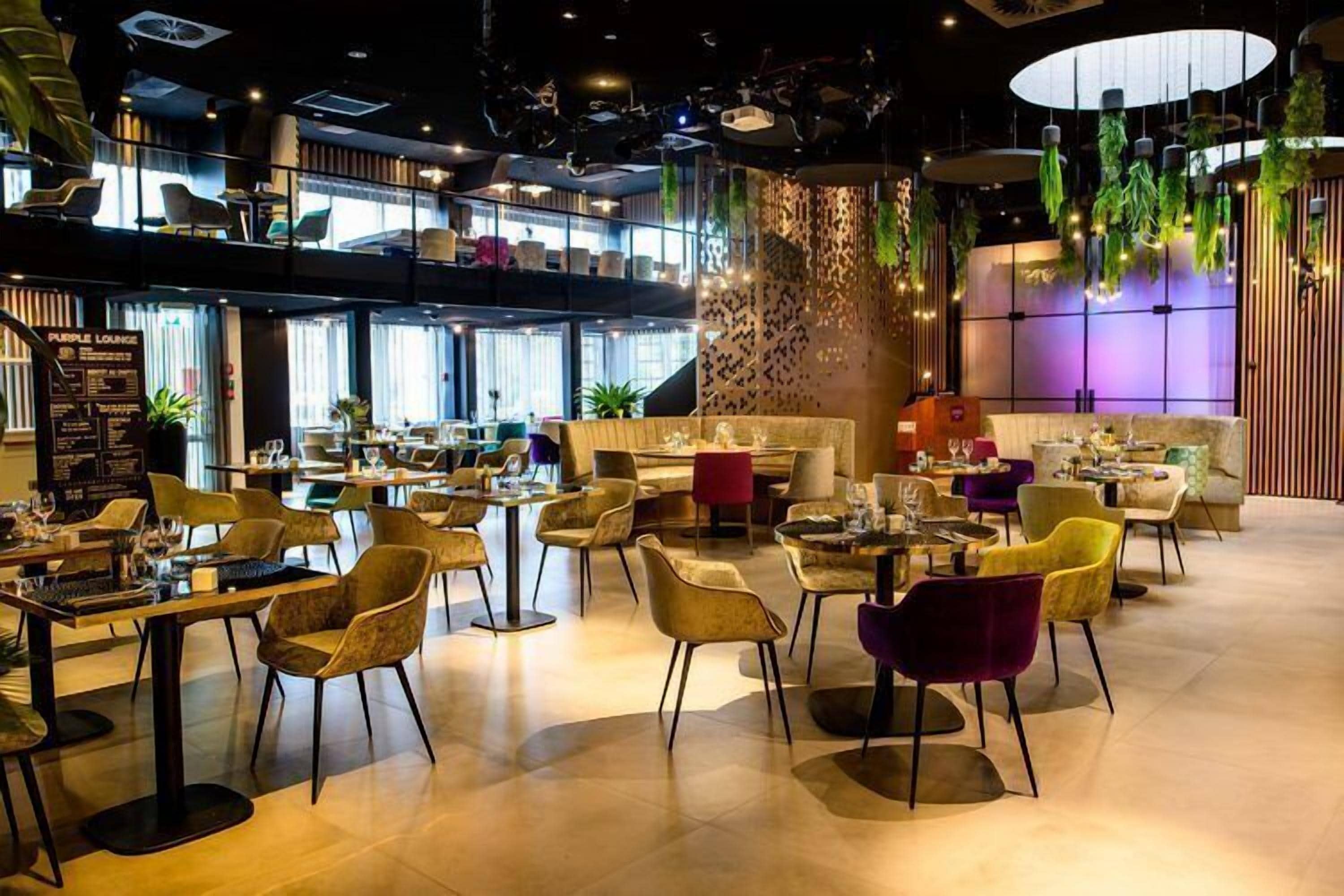 2 restaurants; breakfast, lunch, and dinner served