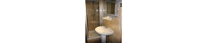 Free toiletries, hair dryer, towels - Hotel Centrale Trieste (Trieste)