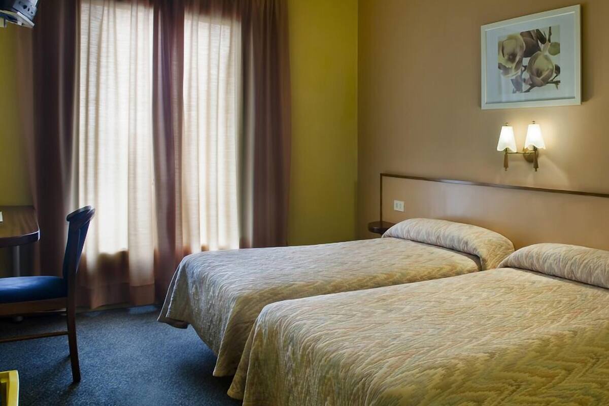 In-room safe, desk, soundproofing, rollaway beds (surcharge)