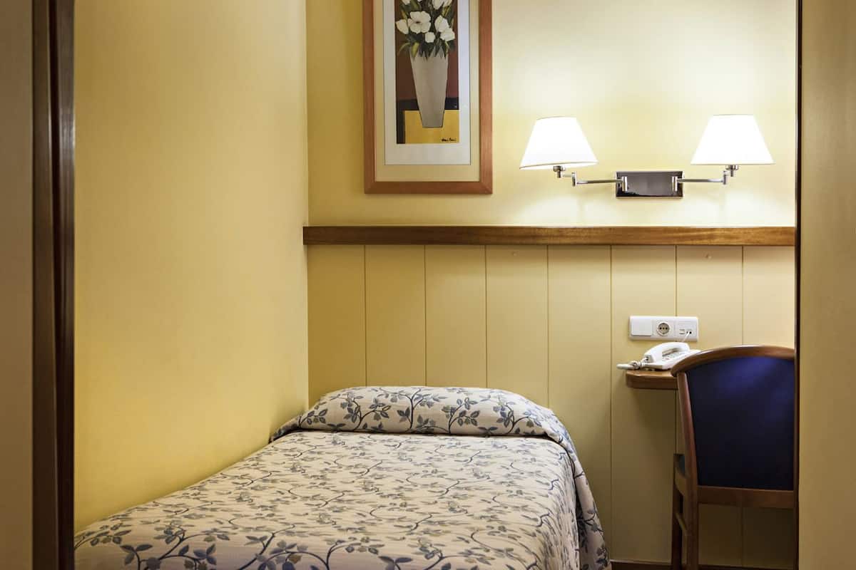 Chambre Simple Supérieure | Coffres-forts dans les chambres, bureau, chambres insonorisées