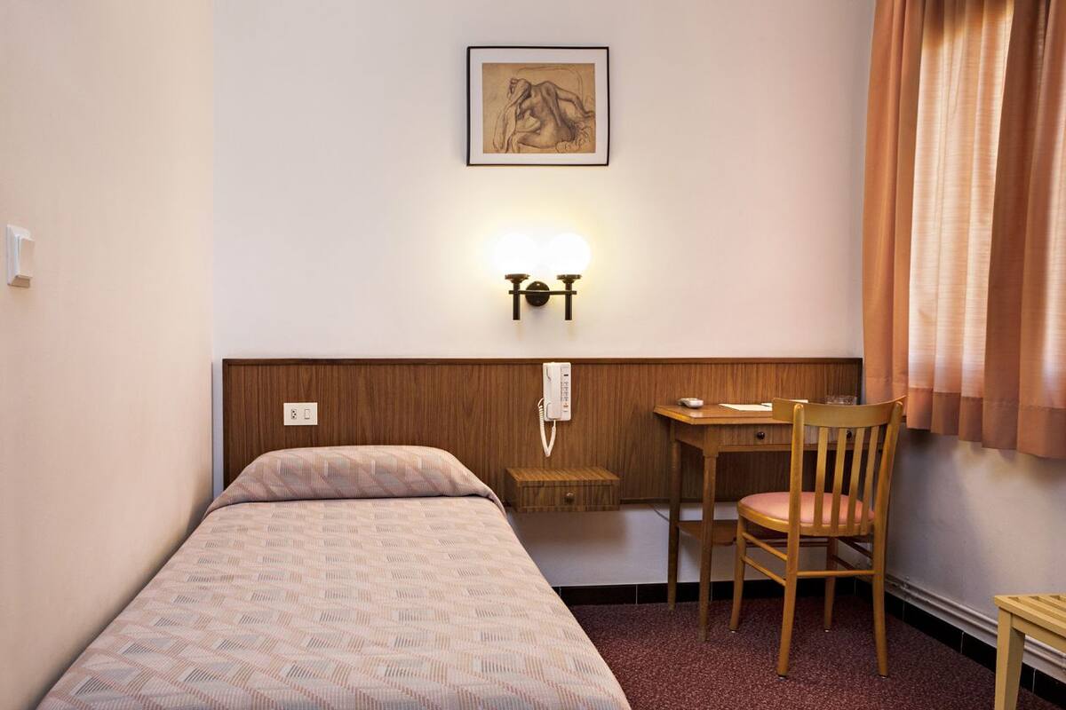 Standard Single Room | In-room safe, desk, soundproofing, rollaway beds (surcharge)