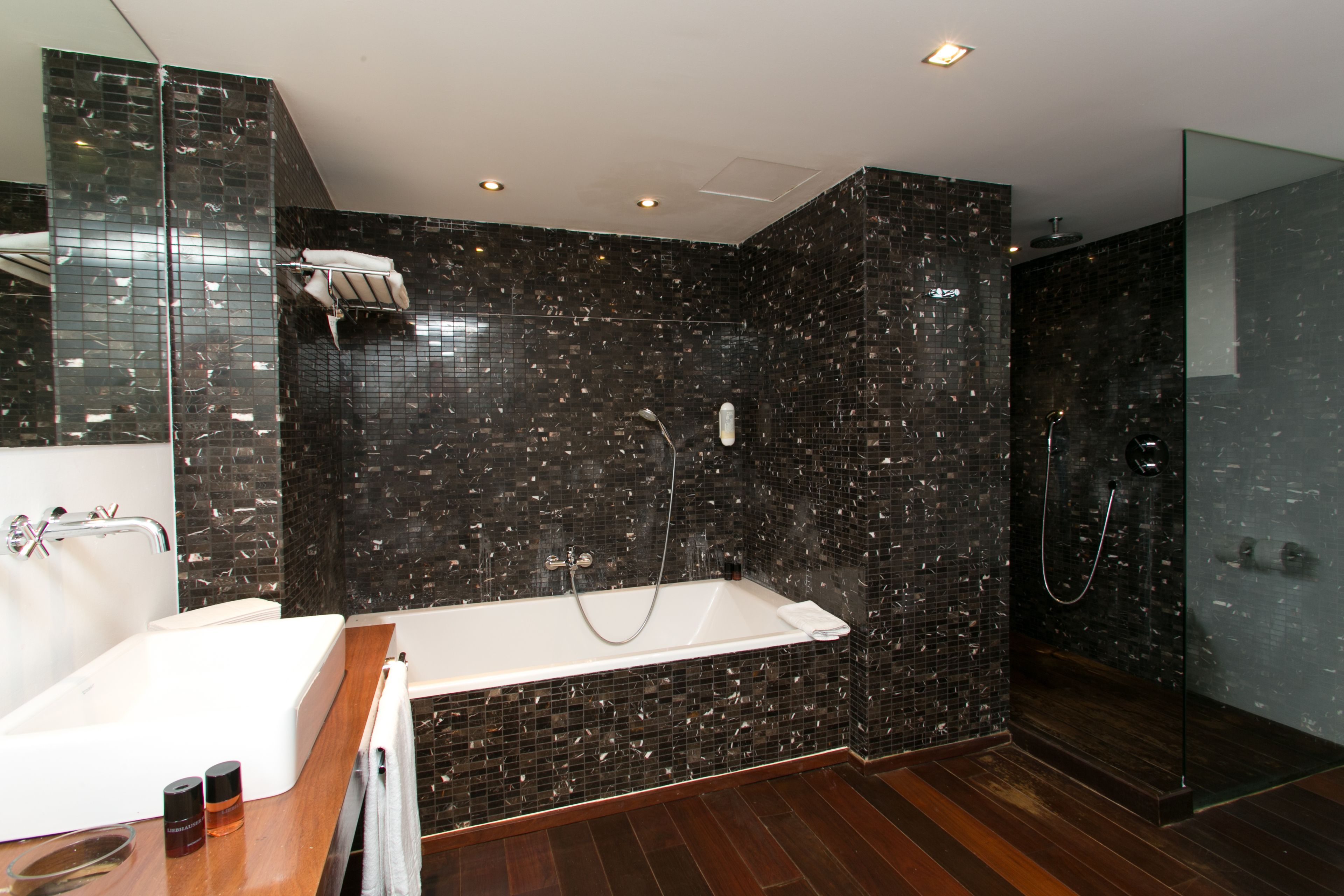 suite, poolside | bathroom | free toiletries, hair dryer, towels