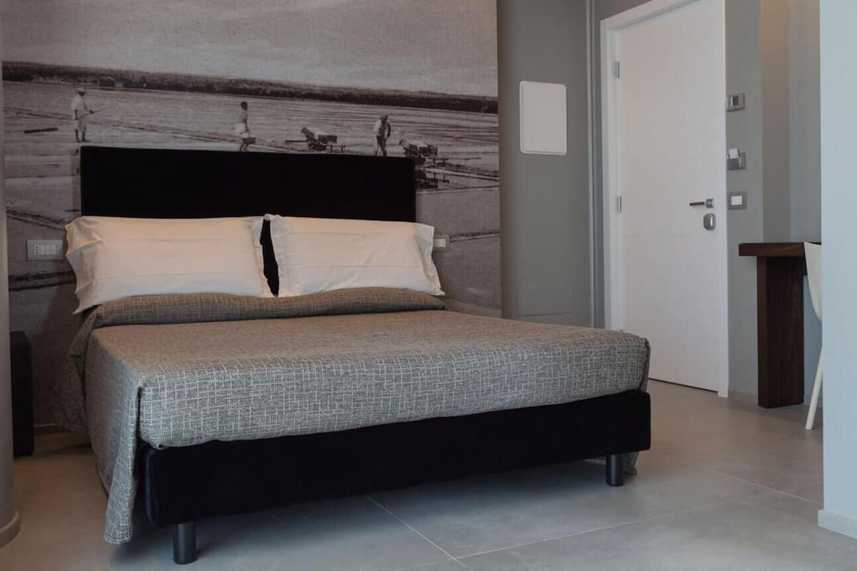 Comfort Double Room | 1 bedroom, minibar, in-room safe, individually decorated