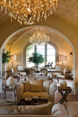Flat-screen TV. Relais Sant'Elena