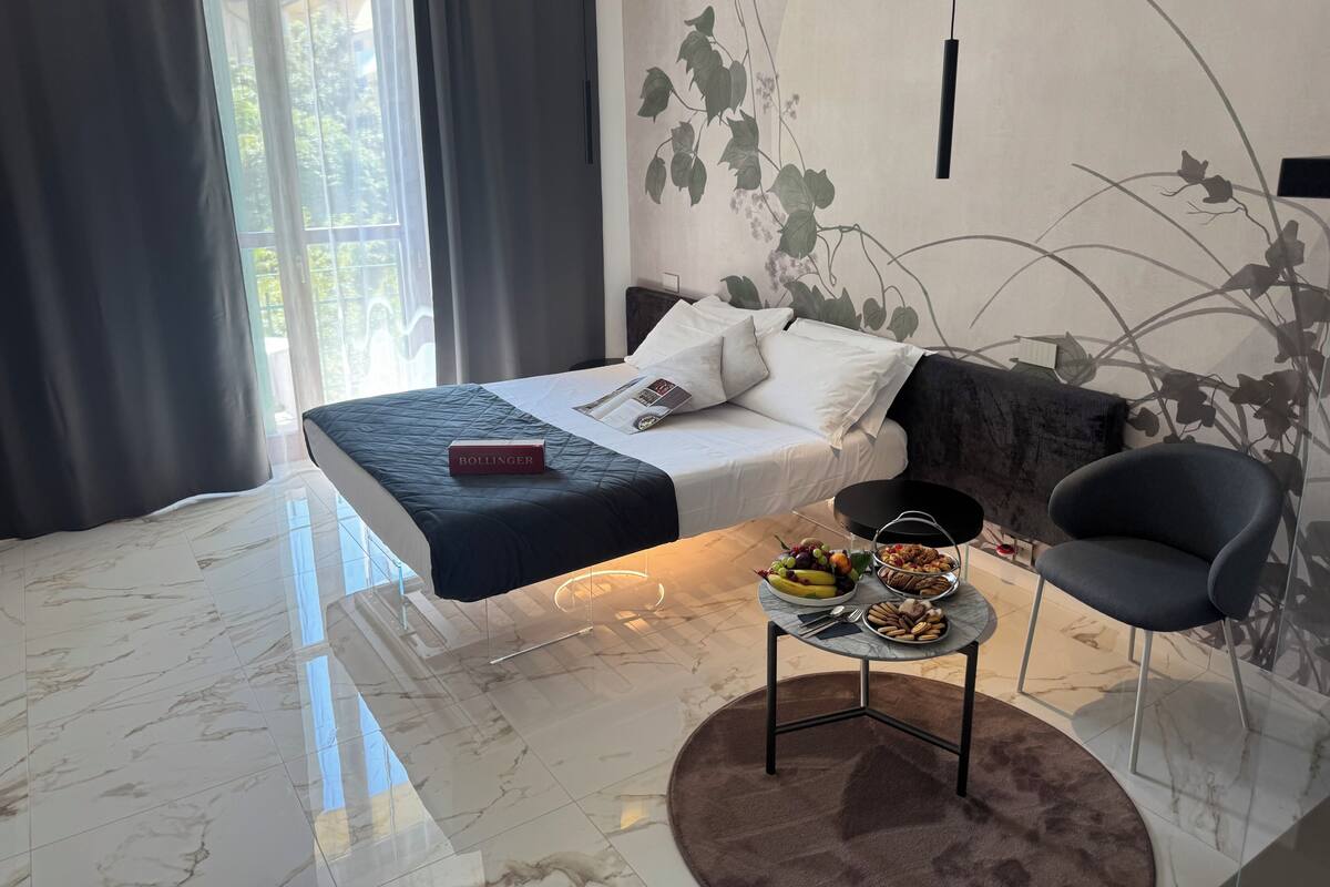 Suíte superluxo, 1 cama King, banheira de imersão, vista para o jardim | 1 quarto, roupas de cama de algodão egípcio, roupas de cama premium