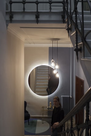 Smart TV 50-inci dengan saluran TV satelit, Netflix, dan Hulu