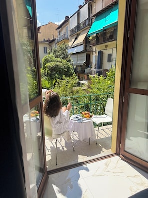 Luxury Suite, 1 King Bed, Hot Tub, Garden View | Terrace/patio