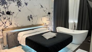 Design-Suite, 1 Doppelbett, Whirlpool, Stadtblick