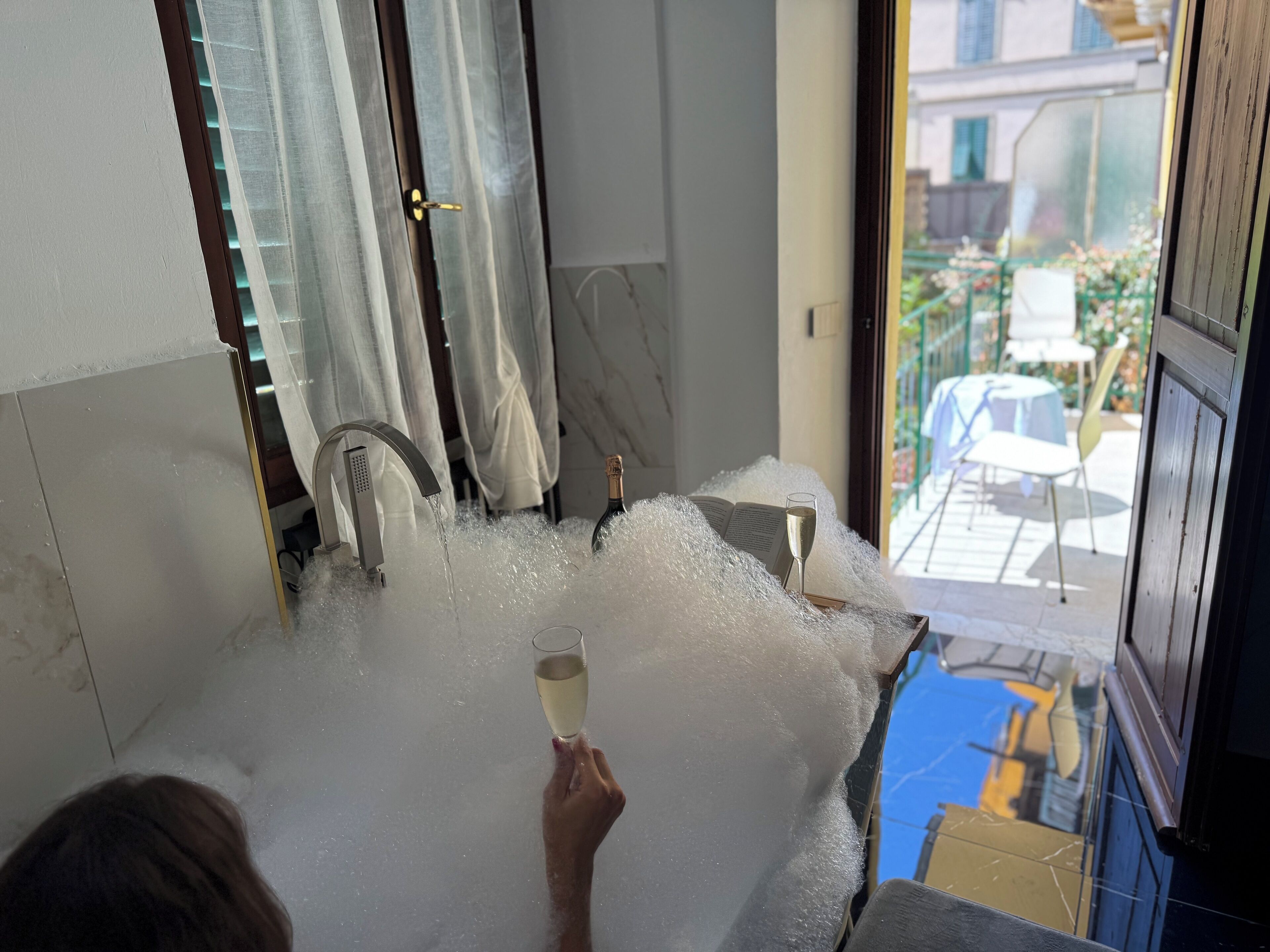 Luxury-Suite, 1 King-Bett, Whirlpool, Gartenblick | Badezimmer