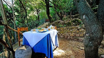 Khu ẩm thực ngoài trời